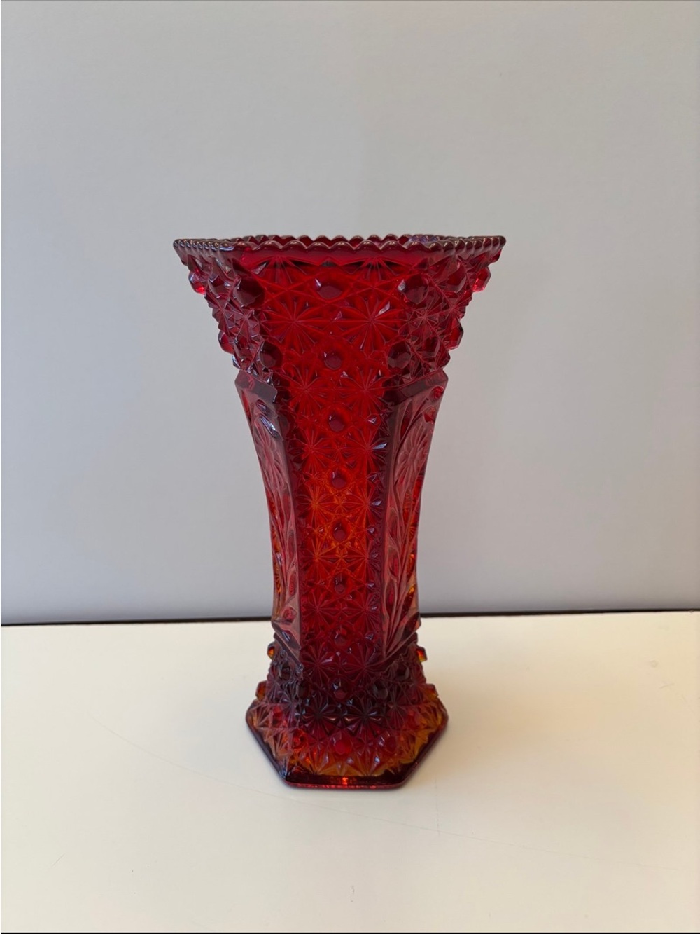 Vintage L.E. Smith amberina daisy & button ruby red glass vase
